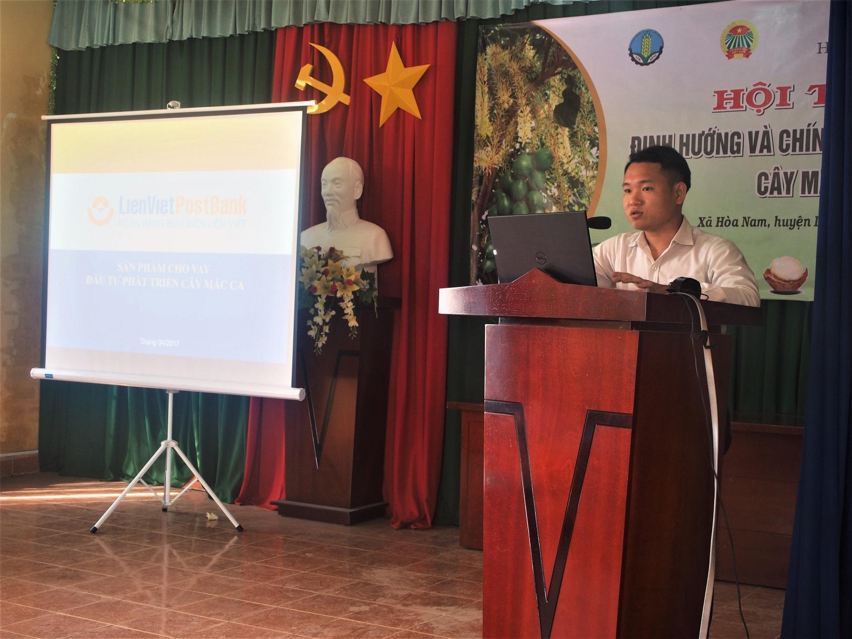 Đại diện Ngân hàng Bưu điện Liên Việt CN Lâm Đồng phát biểu tại hội thảo